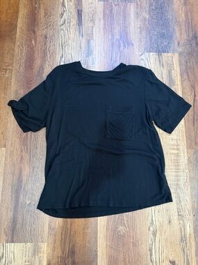 Women’s Black Short-Sleeve Pocket T-Shirt